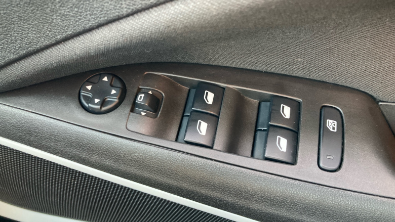 Vauxhall Crossland 1.2 Griffin 5dr Petrol Hatchback